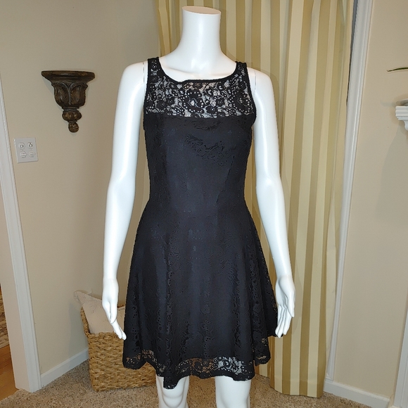 BB DAKOTA CYRUS LACE DRESS 4 - Picture 5 of 11